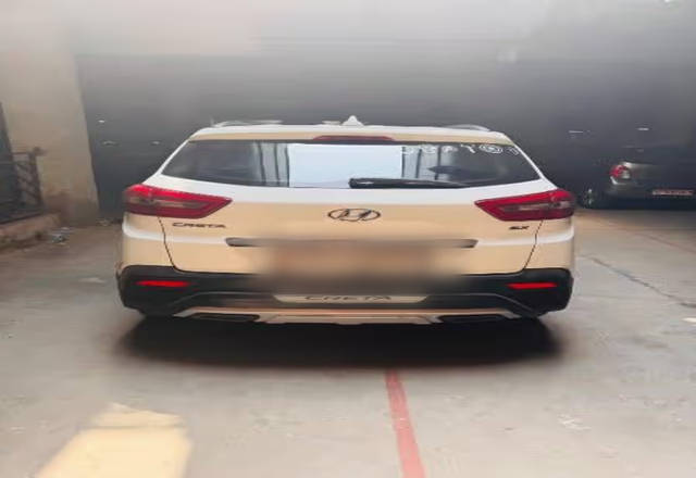 https://images10.gaadi.com/usedcar_image/4589048/original/fe956676-a6cd-4be2-b8db-d2bf7bdb3e45.?imwidth=6401