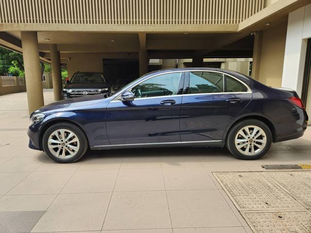https://images10.gaadi.com/usedcar_image/4589052/original/processed_87493224-f62d-4fe3-b572-a6106676988c.jpg?imwidth=6402