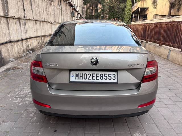 https://images10.gaadi.com/usedcar_image/4589054/original/processed_02970558cd9f9a7c2270e95622254419.jpeg?imwidth=6401