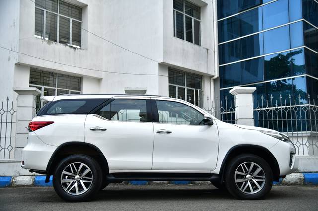 https://images10.gaadi.com/usedcar_image/4589060/original/7ad732dfa2f45e012429425c07b784b1.jpg?imwidth=6401