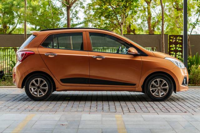 https://images10.gaadi.com/usedcar_image/4589061/original/processed_d883ebf69cf89d73d1b486a8175048cd.jpg?imwidth=6401