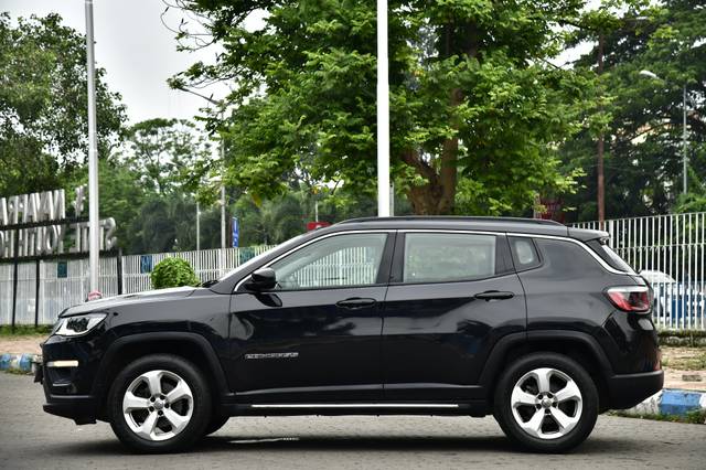 https://images10.gaadi.com/usedcar_image/4589068/original/e9f2b75d830b1775065cd0dc4beb6401.jpg?imwidth=6401