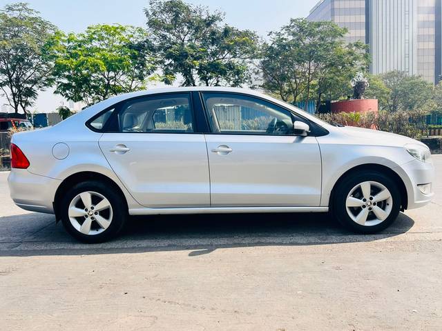 https://images10.gaadi.com/usedcar_image/4589084/original/13ab66418d78b21b0565429b8955a3b4.jpeg?imwidth=6401