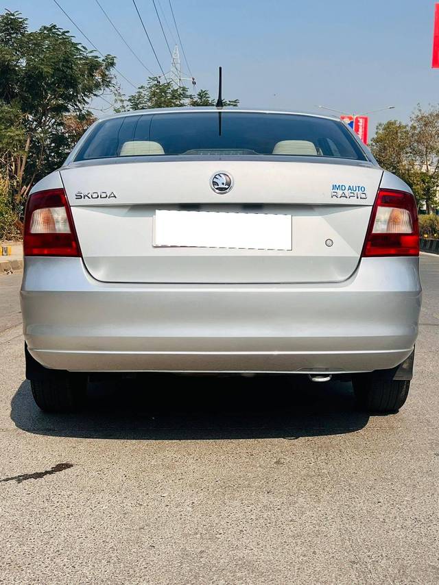 https://images10.gaadi.com/usedcar_image/4589084/original/processed_fe7116370bc0763af3ce005b5e81ada5.jpeg?imwidth=6402