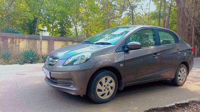 https://images10.gaadi.com/usedcar_image/4589088/original/3a0f079a78d484feedde4ccd446c7d6f.jpg?imwidth=6400