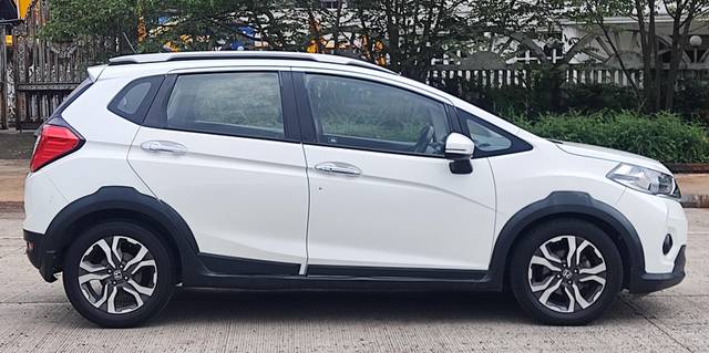 https://images10.gaadi.com/usedcar_image/4589090/original/18ef93a68492e8a8d1a25813d0fbe8ad.jpg?imwidth=6401