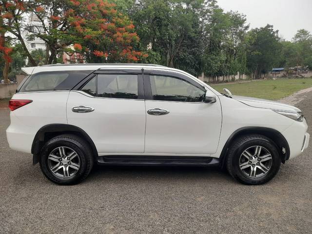 https://images10.gaadi.com/usedcar_image/4589091/original/261f9cb3c3b67c31d89ea651cebd3b93.jpeg?imwidth=6401