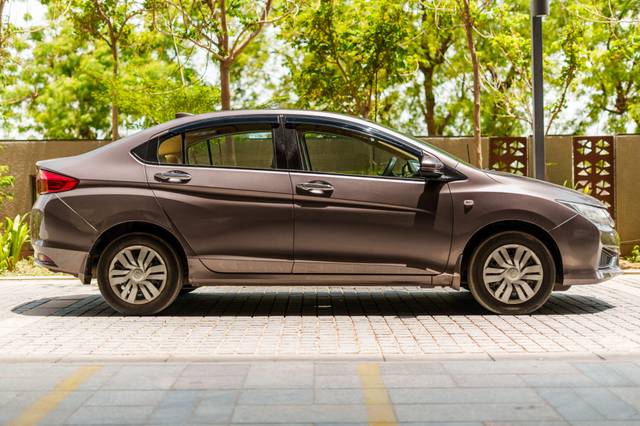 https://images10.gaadi.com/usedcar_image/4589095/original/29f45cae803c6a11022c66c1cf2b0a13.jpg?imwidth=6401