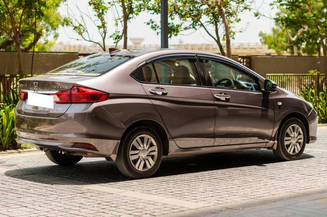 https://images10.gaadi.com/usedcar_image/4589095/original/processed_ec7ae329f3f45bf7ce176e063110686a.jpg?imwidth=6402