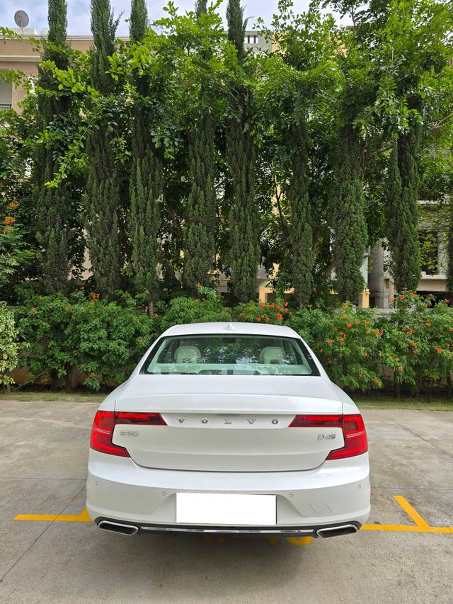 https://images10.gaadi.com/usedcar_image/4589098/original/processed_d51ffe94c5feb2972ea855571f38ad6b.jpg?imwidth=6401