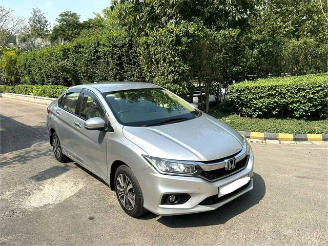 https://images10.gaadi.com/usedcar_image/4589099/original/0b80cad47e133222a5567462ffb52b6a.jpg?imwidth=6400
