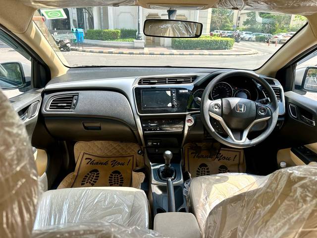 https://images10.gaadi.com/usedcar_image/4589099/original/f7e4c6f3dc03fb49fd438bcc8f9a461d.jpg?imwidth=6402