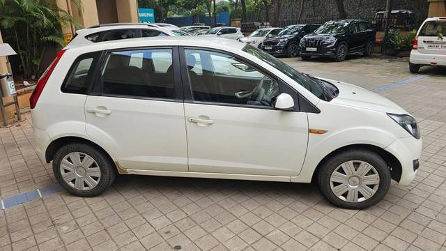https://images10.gaadi.com/usedcar_image/4589131/original/processed_6d588cd8-c8ed-409a-8885-6292091e6ada.jpg?imwidth=6402