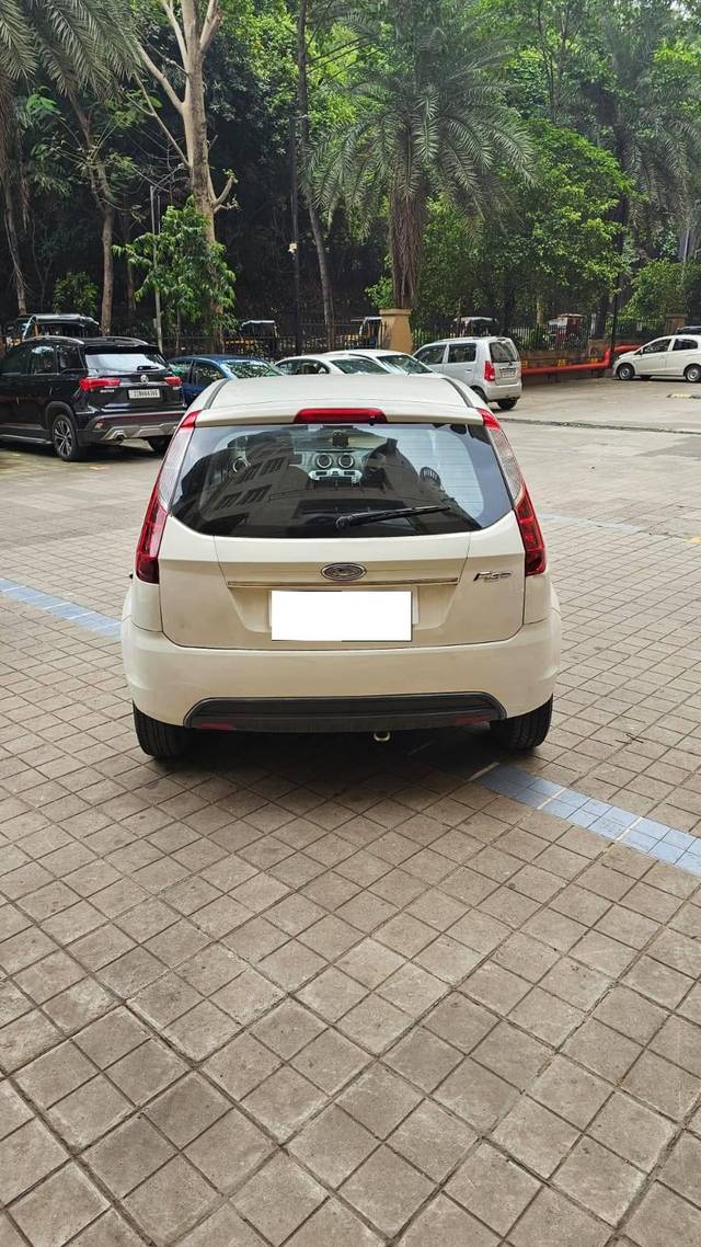 https://images10.gaadi.com/usedcar_image/4589131/original/processed_cabdd8e3-56c9-4ad9-b86e-ec65a51f5c6d.jpg?imwidth=6400
