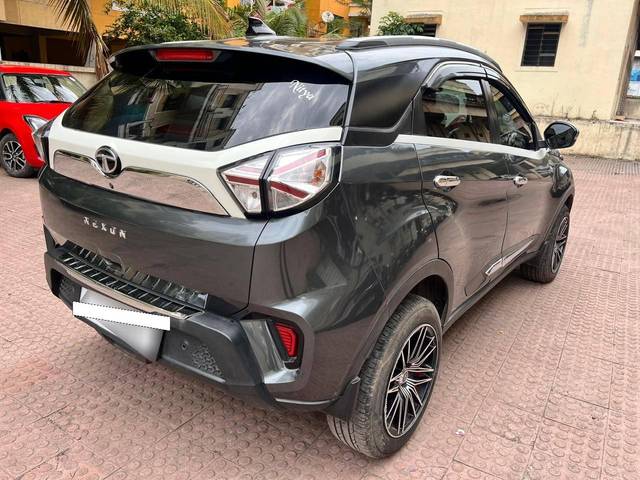 https://images10.gaadi.com/usedcar_image/4589145/original/processed_ef8f6d8b-8e96-4957-a99e-2a0e4f03af2d.jpg?imwidth=6402