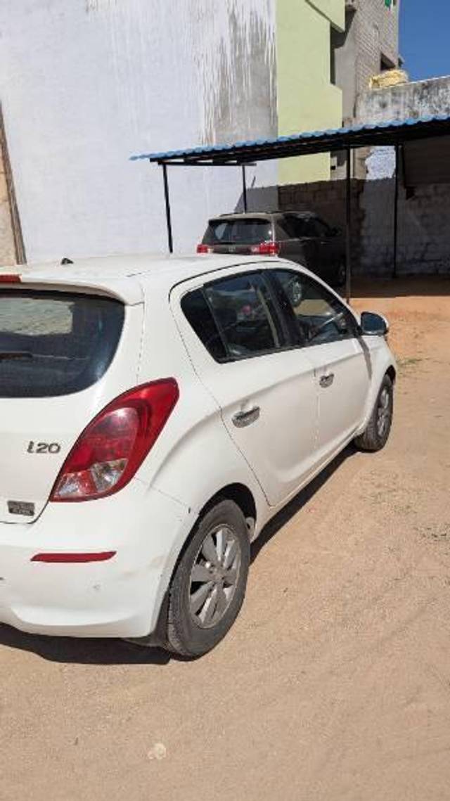 https://images10.gaadi.com/usedcar_image/4589147/original/processed_36e4a2e5-851e-428c-8398-8d5bddefac40.jpg?imwidth=6401