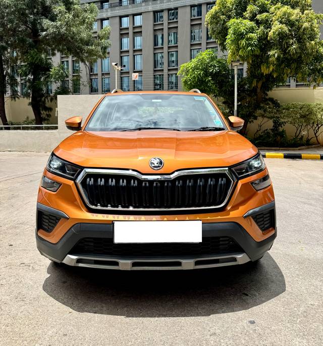 https://images10.gaadi.com/usedcar_image/4589165/original/processed_d044805a1eb74736a8d0972f2829b552.jpg?imwidth=6402