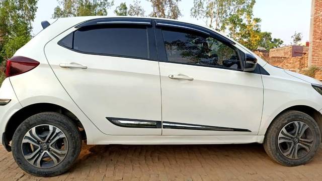 https://images10.gaadi.com/usedcar_image/4589170/original/processed_2f86857a-0cfe-432d-9d24-cec1877ccc44.jpg?imwidth=6400
