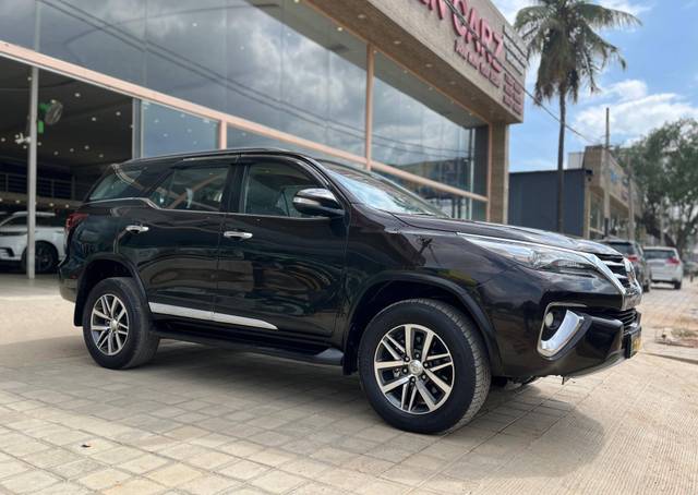 https://images10.gaadi.com/usedcar_image/4589173/original/processed_2b1e32a64981127a4f63bc22eade4ea0.jpg?imwidth=6400