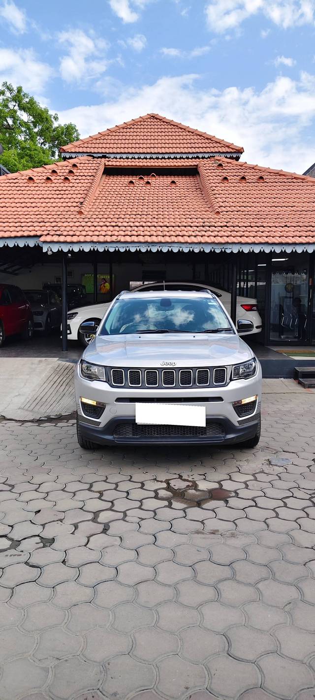 https://images10.gaadi.com/usedcar_image/4589178/original/processed_f5d29e7f-5ab2-4e9b-9b22-6f62d68cf179.jpg?imwidth=6400