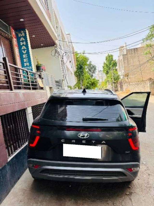 https://images10.gaadi.com/usedcar_image/4589180/original/processed_c613ca81-2909-451c-8582-ba878220278e.jpeg?imwidth=6401