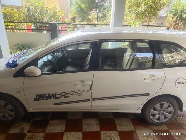 https://images10.gaadi.com/usedcar_image/4589195/original/processed_7138ce5a-43b9-486b-b145-a0f68222caf1.jpg?imwidth=6402