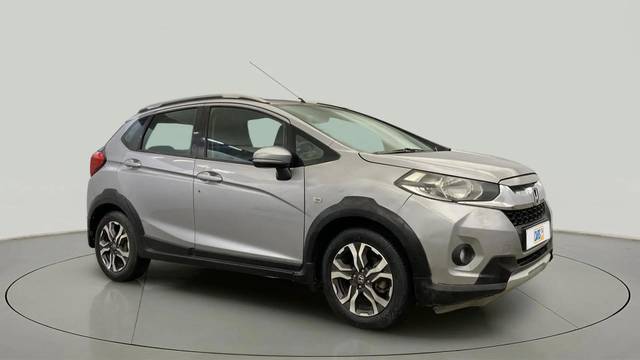https://images10.gaadi.com/usedcar_image/4589244/original/37be505bf0474bb1c5403008f37592ab.jpg?imwidth=6400