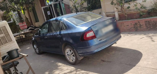 https://images10.gaadi.com/usedcar_image/4589261/original/892a3b77-0bbc-4a5a-9c61-3ae0fc5d9225.png?imwidth=6402