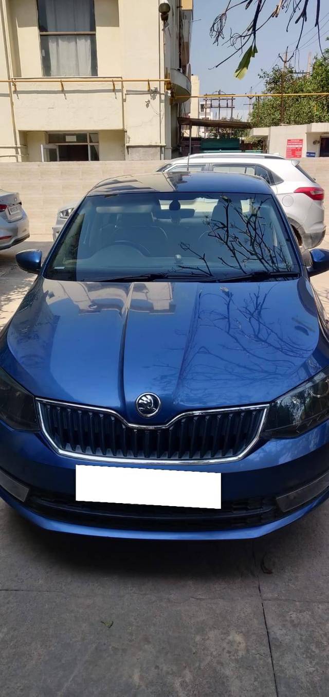 https://images10.gaadi.com/usedcar_image/4589261/original/processed_2880814f-7a1c-40e3-8177-3f57a6d688b9.jpg?imwidth=6401