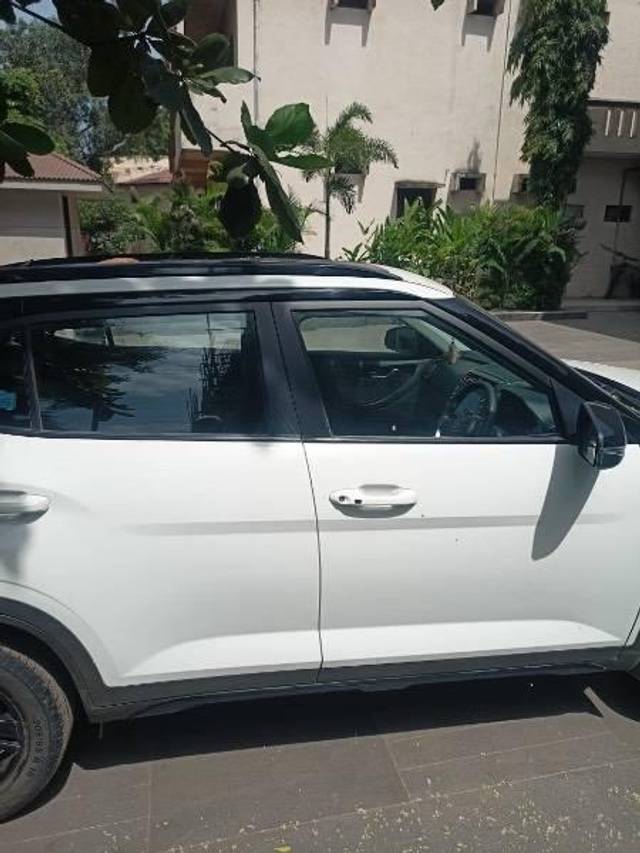 https://images10.gaadi.com/usedcar_image/4589325/original/processed_0734cba5-b2c0-46e8-84d8-24aba73651f3.jpeg?imwidth=6401