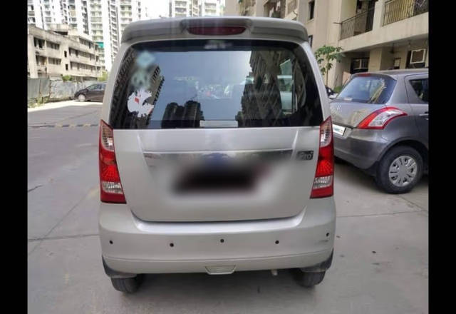 https://images10.gaadi.com/usedcar_image/4589328/original/28231deb-007e-47af-9fe0-9b91cd7921d4.?imwidth=6401