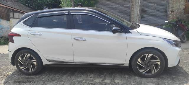 https://images10.gaadi.com/usedcar_image/4589330/original/c8e772bd10fc5dc83019205f1ee824e8.jpeg?imwidth=6401