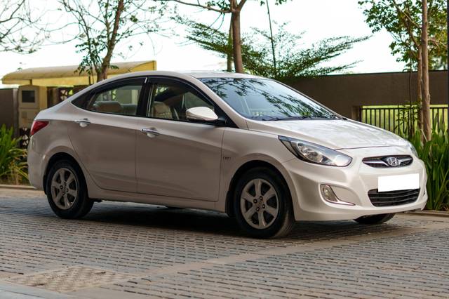 https://images10.gaadi.com/usedcar_image/4589332/original/processed_0fb14aa0e901f31d54505f4e020e576f.jpg?imwidth=6400