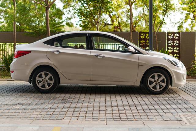https://images10.gaadi.com/usedcar_image/4589332/original/processed_42bb7a74794d6a5019fd8a67117f089e.jpg?imwidth=6401