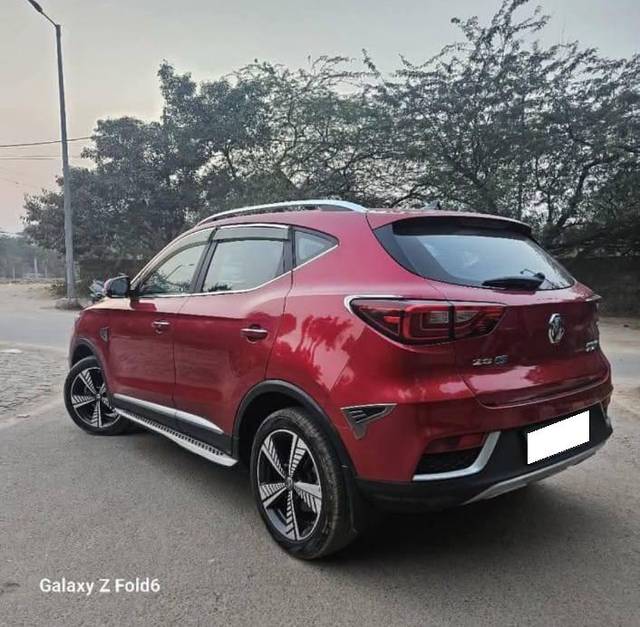 https://images10.gaadi.com/usedcar_image/4589333/original/processed_7c05ddbda86ff4f9c946deea09d519dd.jpg?imwidth=6402