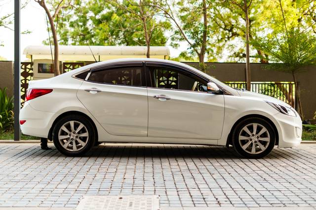 https://images10.gaadi.com/usedcar_image/4589335/original/9266d174744aa78258b671fb25d0a3a5.jpg?imwidth=6401