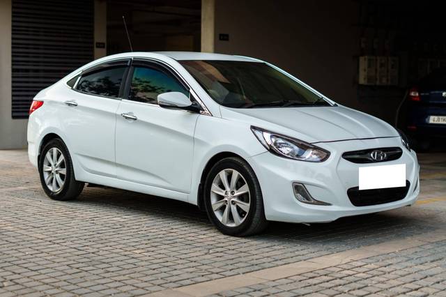https://images10.gaadi.com/usedcar_image/4589335/original/processed_0cc87804a81707fdd91c218cc6449779.jpg?imwidth=6400