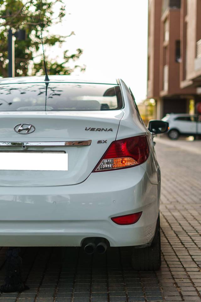 https://images10.gaadi.com/usedcar_image/4589335/original/processed_aba069aa93b0102c897ac1b61d35376f.jpg?imwidth=6402