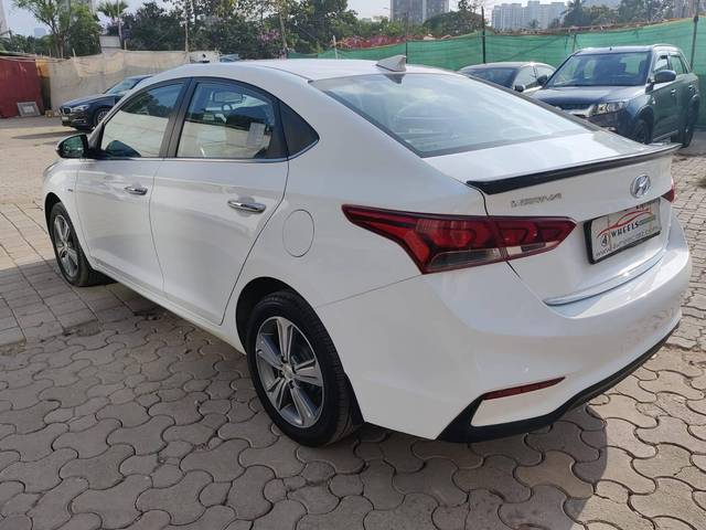 https://images10.gaadi.com/usedcar_image/4589347/original/processed_860993a531874073afbf12ee8700e366.jpeg?imwidth=6402
