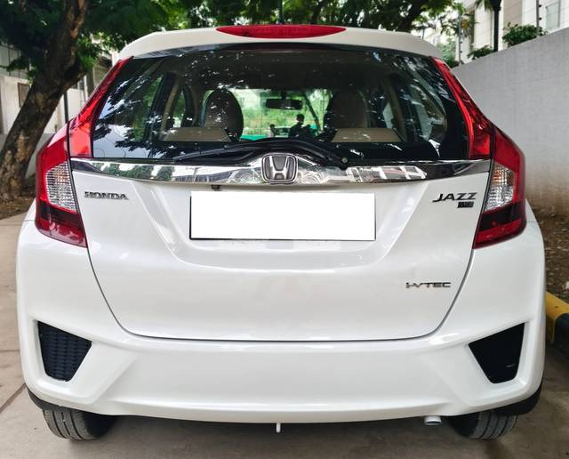 https://images10.gaadi.com/usedcar_image/4589349/original/processed_8603f24d-8cbd-4aa6-8546-d2dcaaa761b3.jpg?imwidth=6402