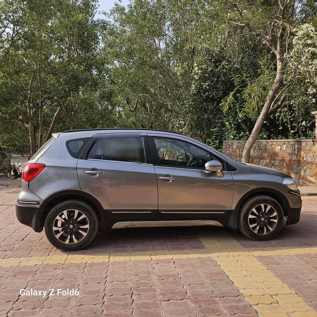 https://images10.gaadi.com/usedcar_image/4589352/original/processed_d93fd9ec3b2e903bc217ae868ce28774.jpg?imwidth=6401