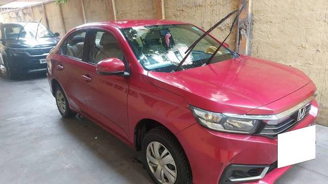 https://images10.gaadi.com/usedcar_image/4589356/original/processed_62b44a5c-ebdd-481a-a85a-bb824ed79f2e.jpeg?imwidth=6402