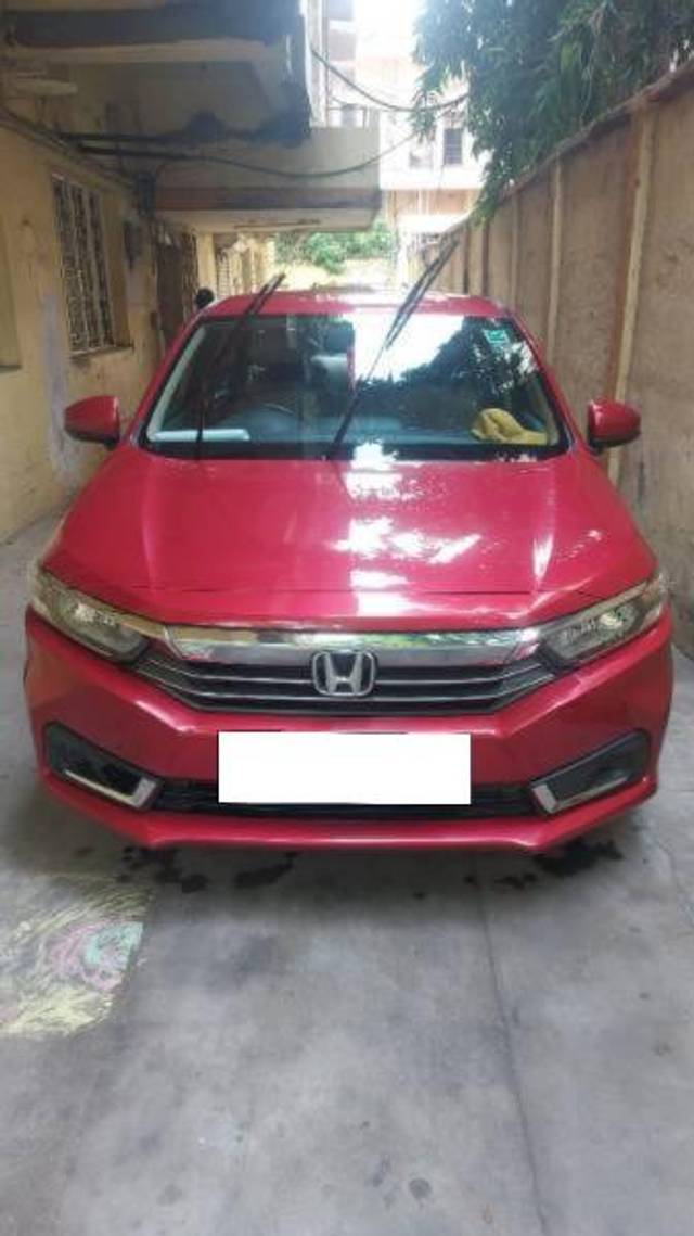 https://images10.gaadi.com/usedcar_image/4589356/original/processed_ae945aa7-a8c3-444b-95b8-75bc3a8e50fa.jpeg?imwidth=6401