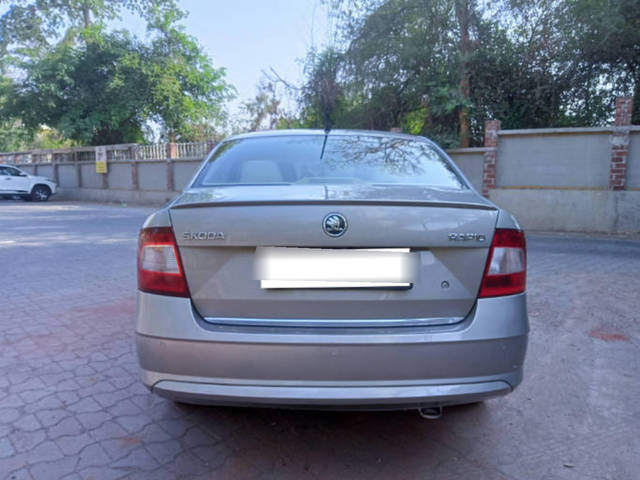 https://images10.gaadi.com/usedcar_image/4589366/original/processed_c8e276223c404e9bf427058f08555454.png?imwidth=6402