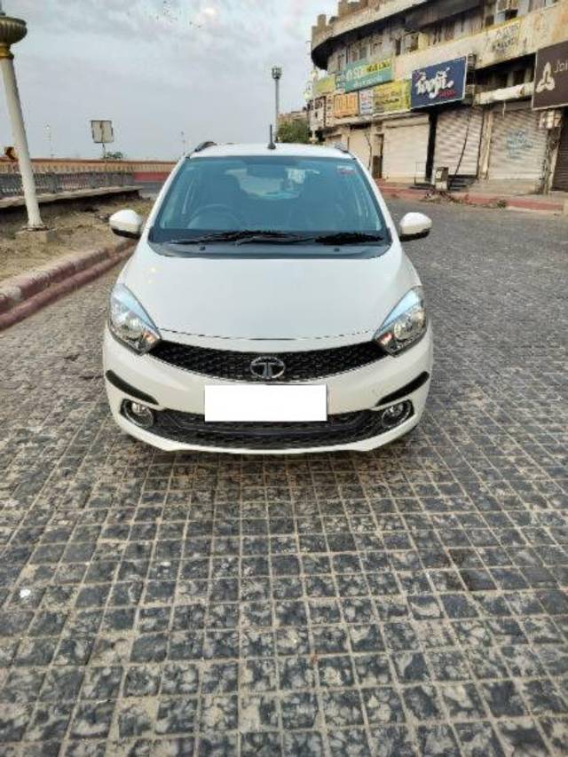 https://images10.gaadi.com/usedcar_image/4589369/original/processed_9ad19da4-8d72-47d7-9f4e-971c51afc68c.jpg?imwidth=6400