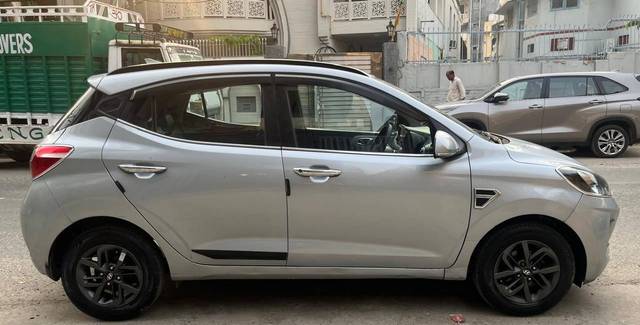 https://images10.gaadi.com/usedcar_image/4589418/original/processed_27eb45663456cb399b3c29f9ce2dd4fb.jpg?imwidth=6401
