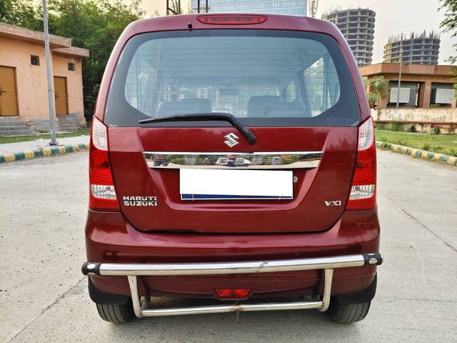 https://images10.gaadi.com/usedcar_image/4589435/original/processed_5aca1b41699751c3f179f39a7a880ae3.jpg?imwidth=6402
