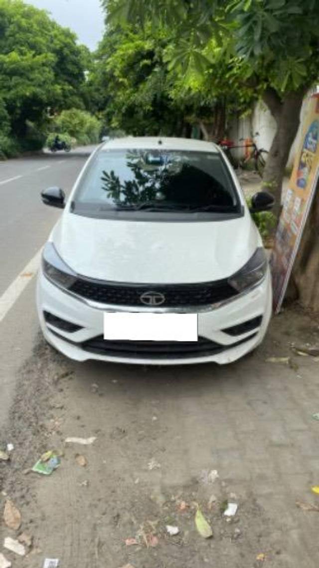 https://images10.gaadi.com/usedcar_image/4589439/original/processed_9f2c1fce-454e-4da7-86d9-9018e98bf20c.jpeg?imwidth=6402