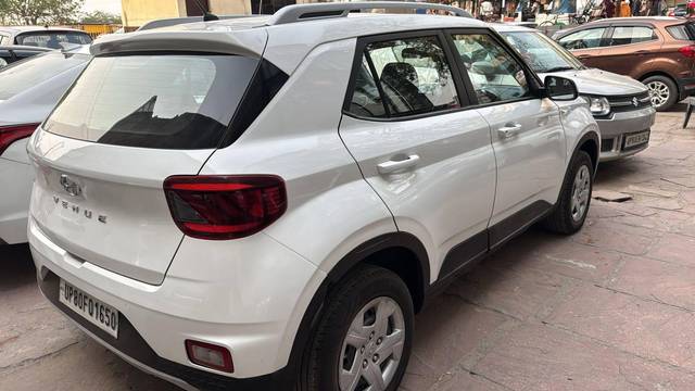 https://images10.gaadi.com/usedcar_image/4589459/original/processed_a25b13680be418d81edc81575dd07ed6.jpg?imwidth=6402