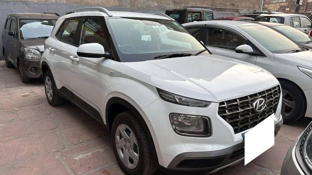 https://images10.gaadi.com/usedcar_image/4589459/original/processed_d02bc0853223a241dbb659680ec128cb.jpg?imwidth=6400